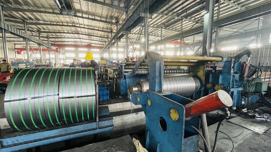 1800mm automatisches Stahlblech, das Linie hohe Geschwindigkeit 30m/Minute aufschlitzt