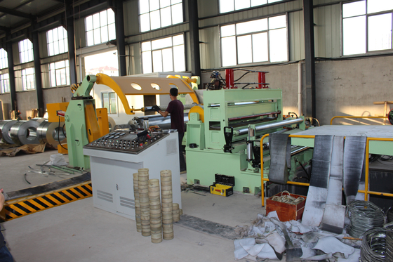 Spulen-Slitter MAs (0.3-2) ×1300mm Metallfür der Iran-Markt mit hoher Geschwindigkeit für Stärke 0.3-2mm