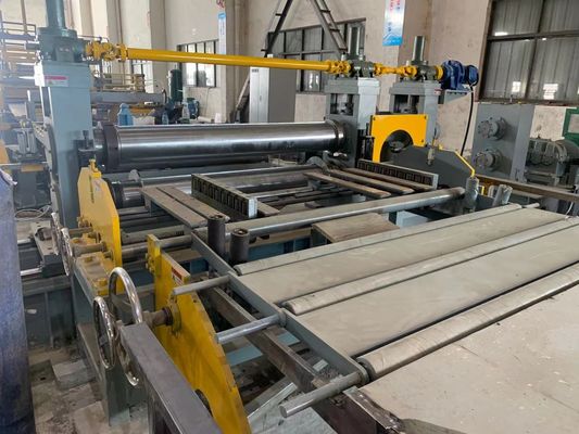 Stahlspulen-Trennsäge ST37 ST52 mit der fünf Rollen-Klemme und dem Planierer